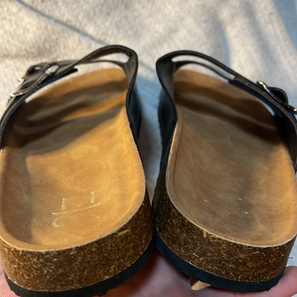 YOKI Slip On Leather Sandals , size 7 1/2 - Picture 7 of 7